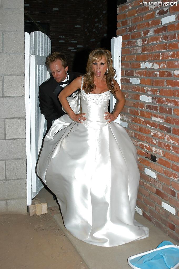 13P Milf bride Shayla LaVeaux is doing an amazing blowjob in a wedding dress