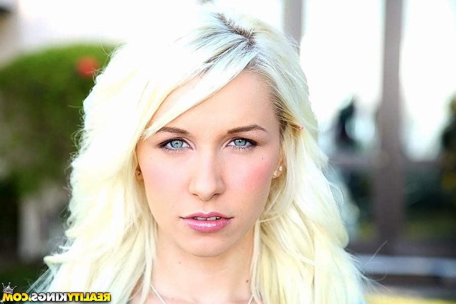 16P Blonde teen babe Stevie Shae uncovering her fuckable body