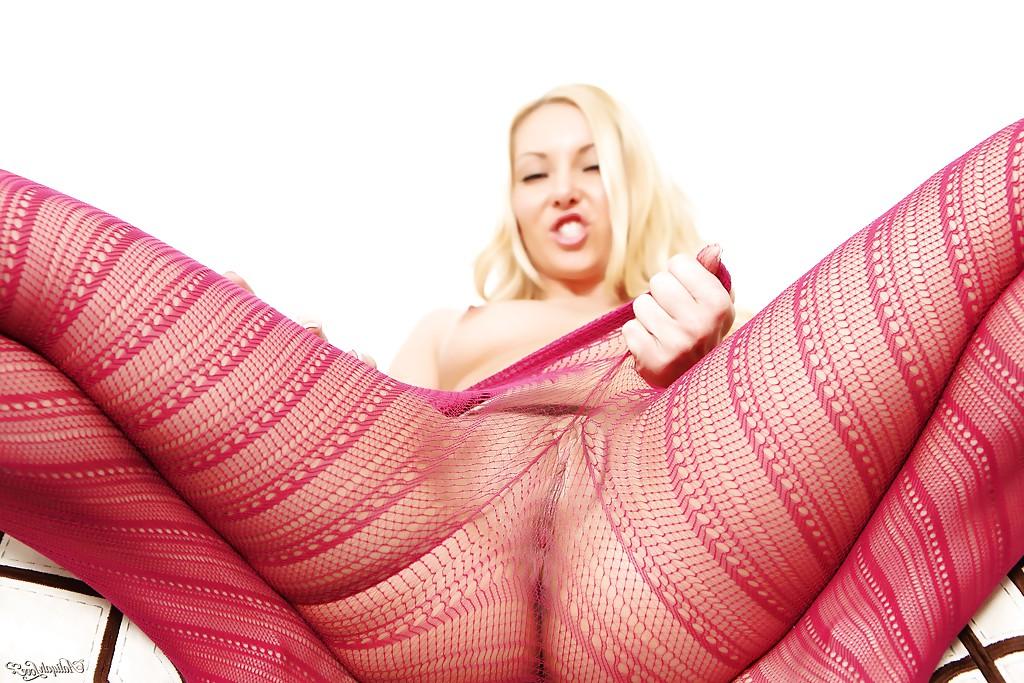15P Pantyhose model Aaliyah Love is demonstrating her hairy pussy