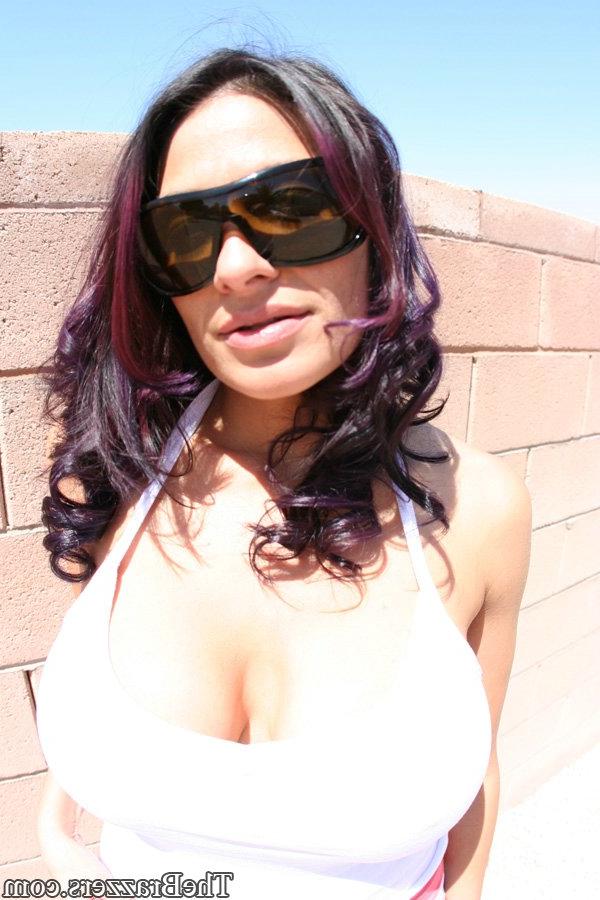 16P Busty latina MILF Ava Lauren flashing her massive boobs outdoor