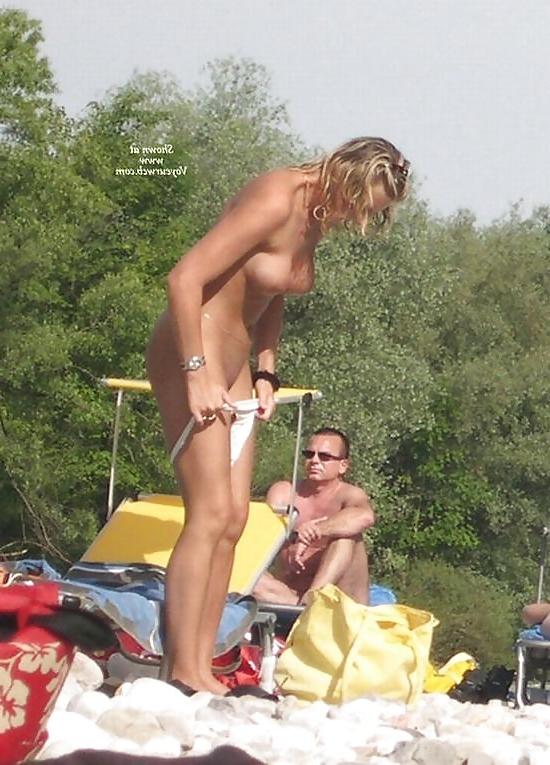 8P Girls Removing Their Bikinis at the Beach