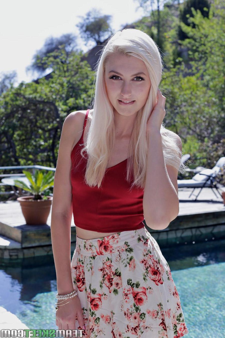 13P Blonde teen Alexa Grace gets her pussy filled with hot jizz