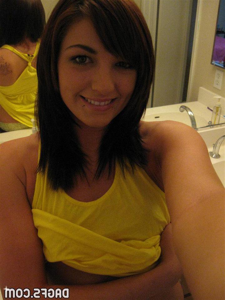 12P Blonde girl Alexis Monroe shares some hot selfies for you