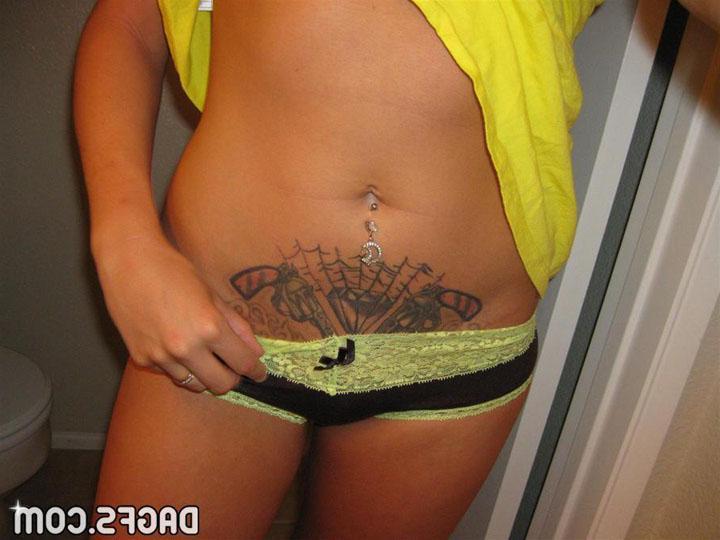 12P Blonde girl Alexis Monroe shares some hot selfies for you