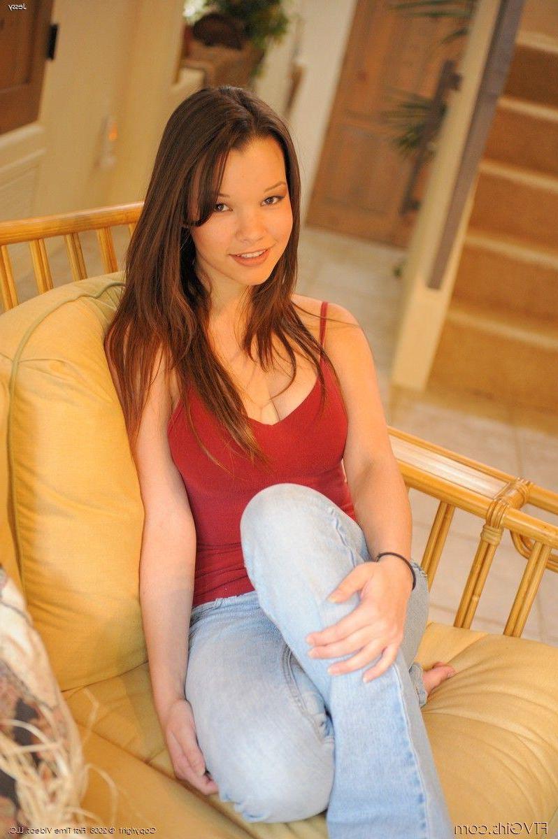 20P Pictures of ftv girl Jess playing with her pussy
