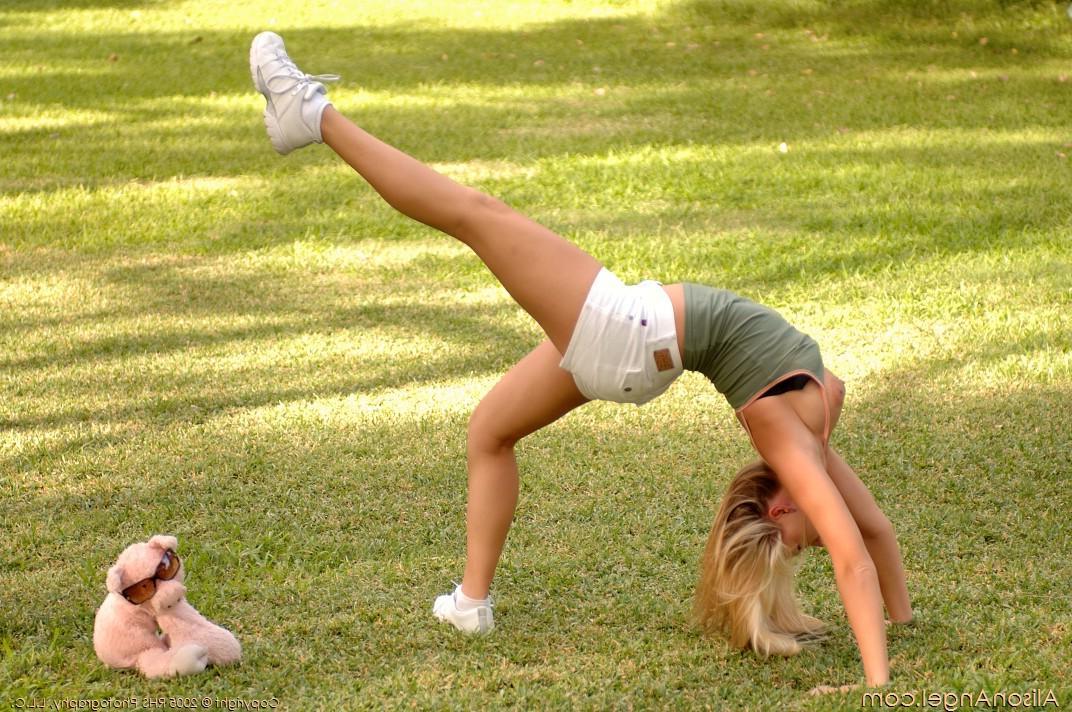 20P Pictures of teen amateur Alison Angel flashing you her pussy outside