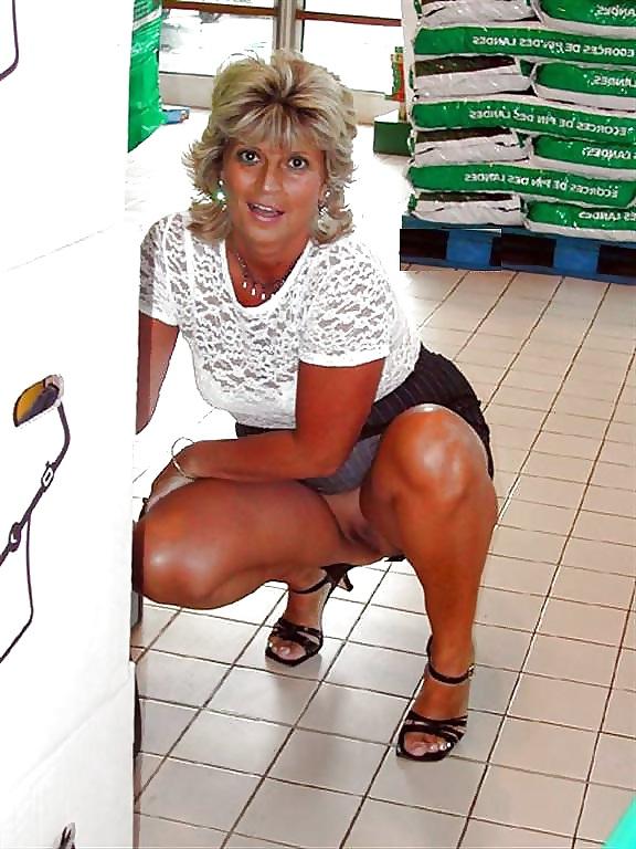 25P MAD PUBLIC PUSSY FLASH