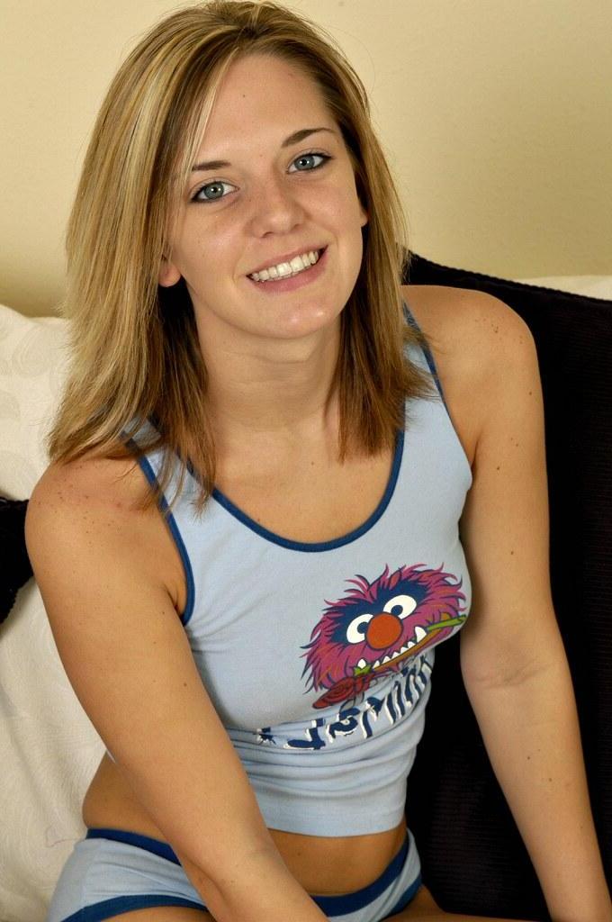 16P Pictures of teen star All About Ashley spreading her legs