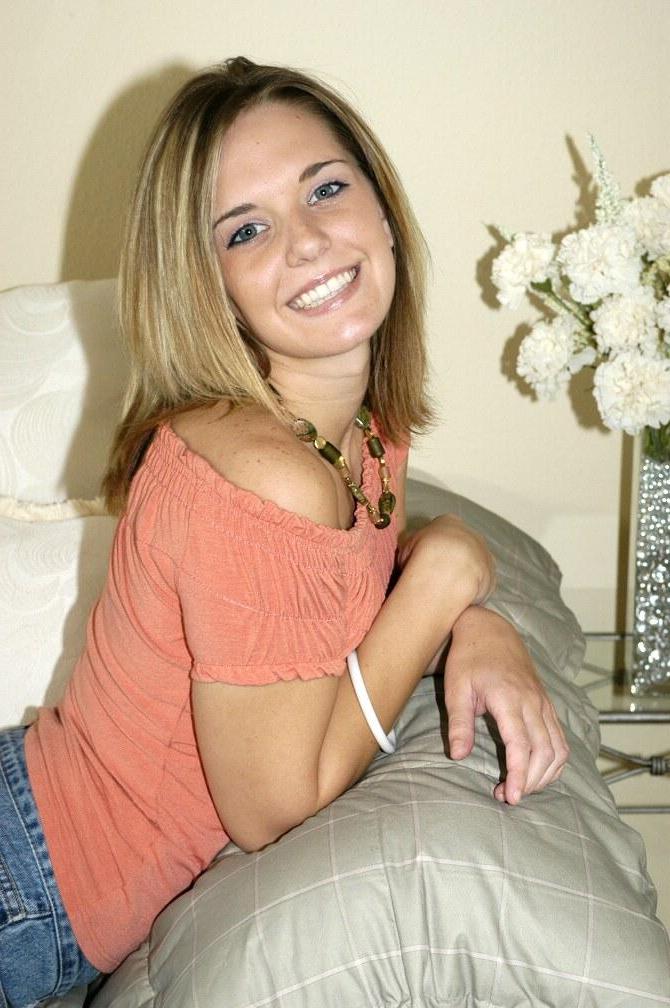 16P Pictures of teen chick All About Ashley spreading her legs