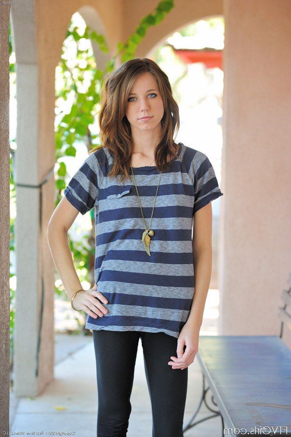 16P Pictures of hot teen girl Allie flashing outside