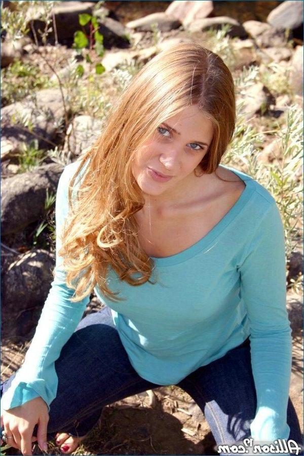 16P Pictures of teen girl Allison 19 flashing outside
