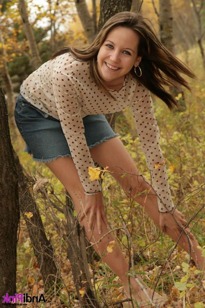 15P Pictures of teen Andi Pink flashing outside