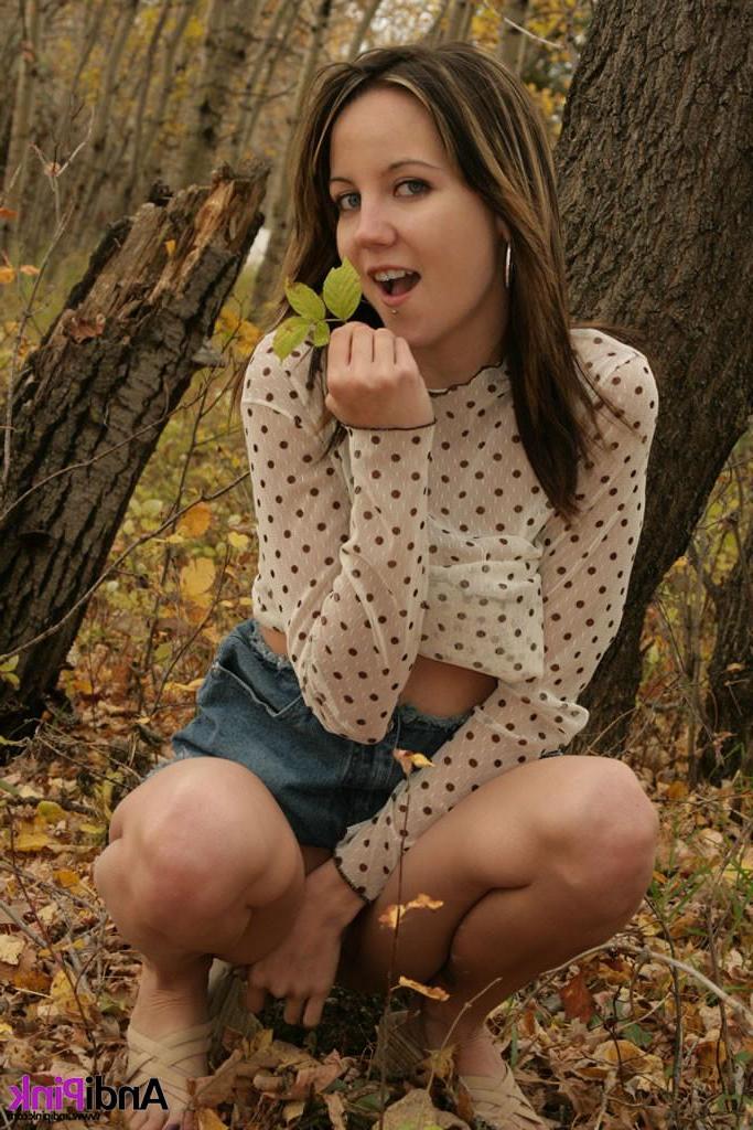 15P Pictures of teen Andi Pink flashing outside