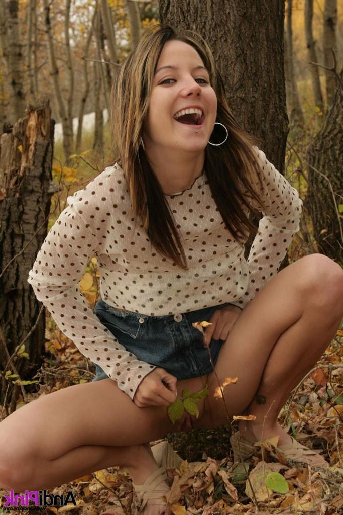 15P Pictures of teen Andi Pink flashing outside
