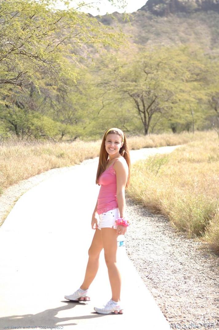 20P Pictures of Andrea flashing on her hike