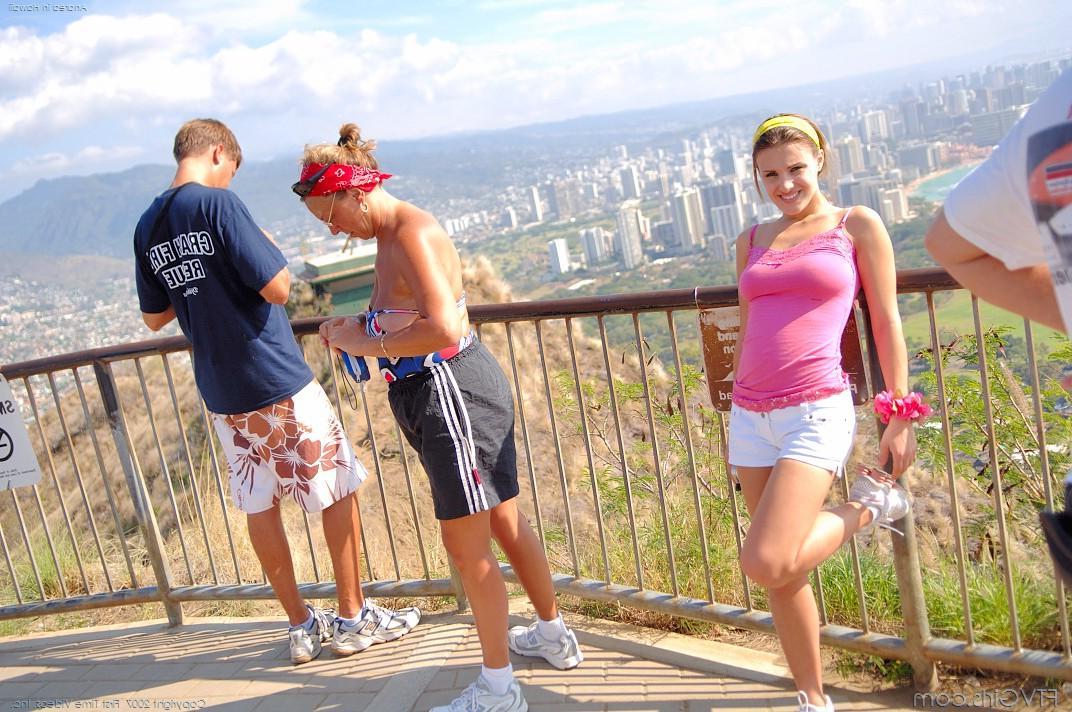 20P Pictures of Andrea flashing on her hike