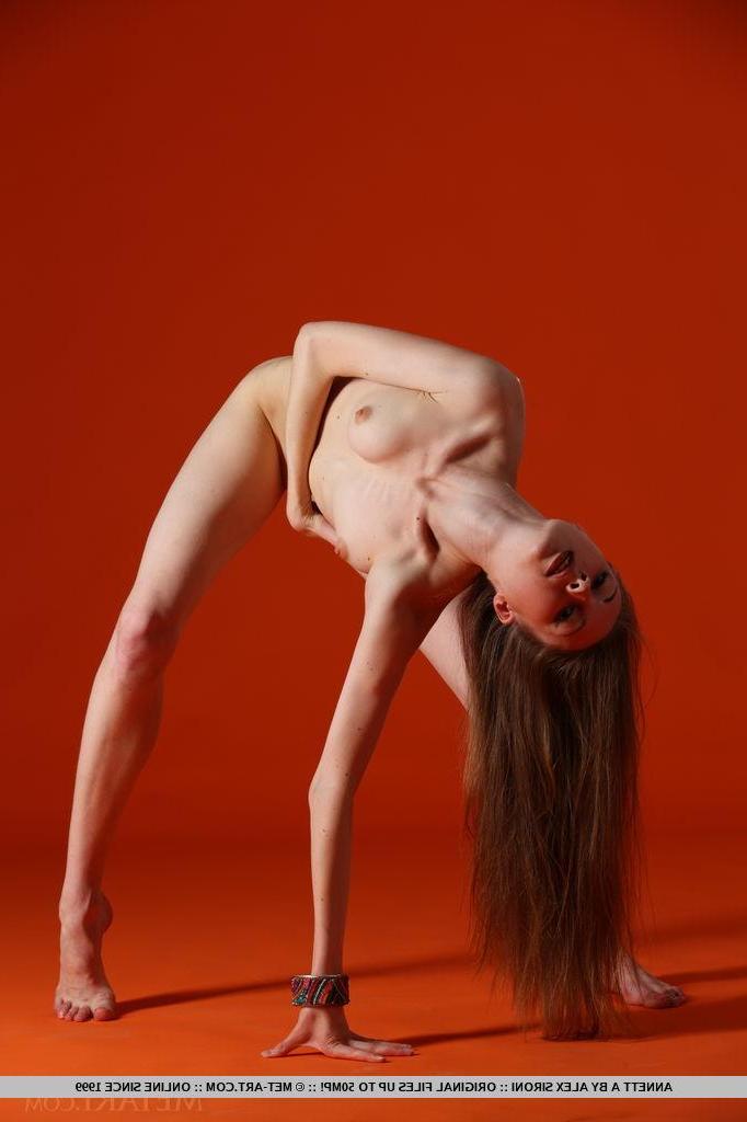 18P Skinny coed Annett A gets totally nude and shows how flexible she is