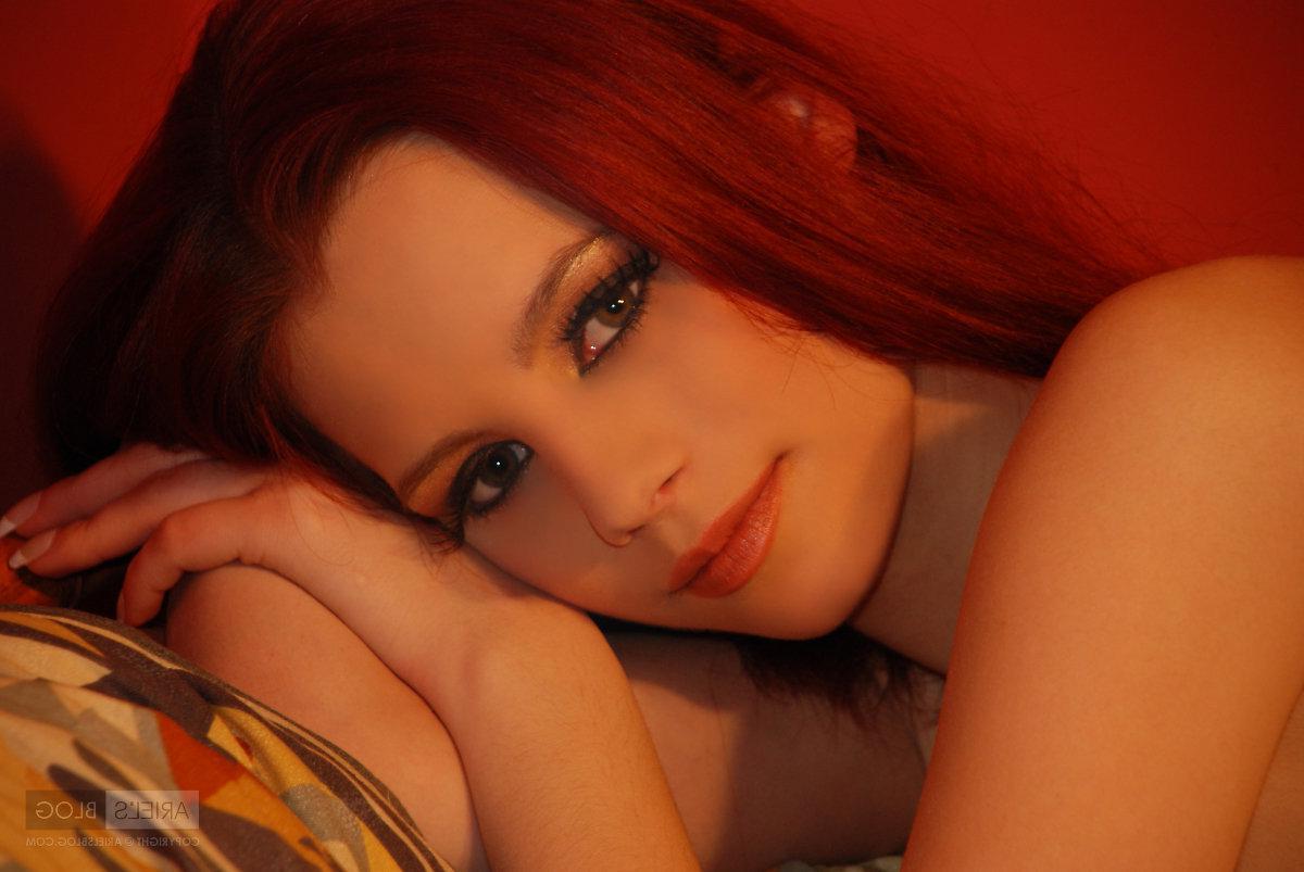16P Pictures of teen Ariel's Blog spreading her legs