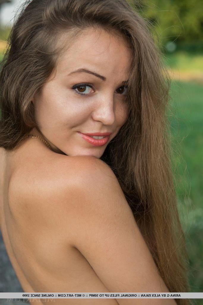18P Brunette hottie Arina G shows you her hairy pussy outside