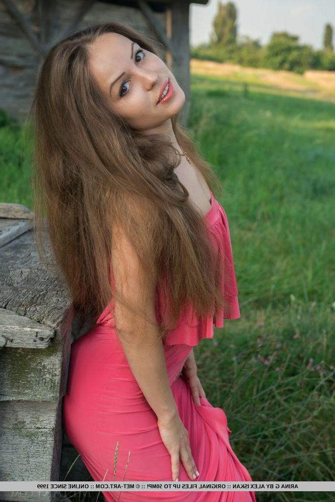 18P Brunette hottie Arina G shows you her hairy pussy outside