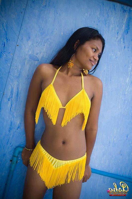 20P Pictures of teen girl Asha Kumara flashing her fun parts