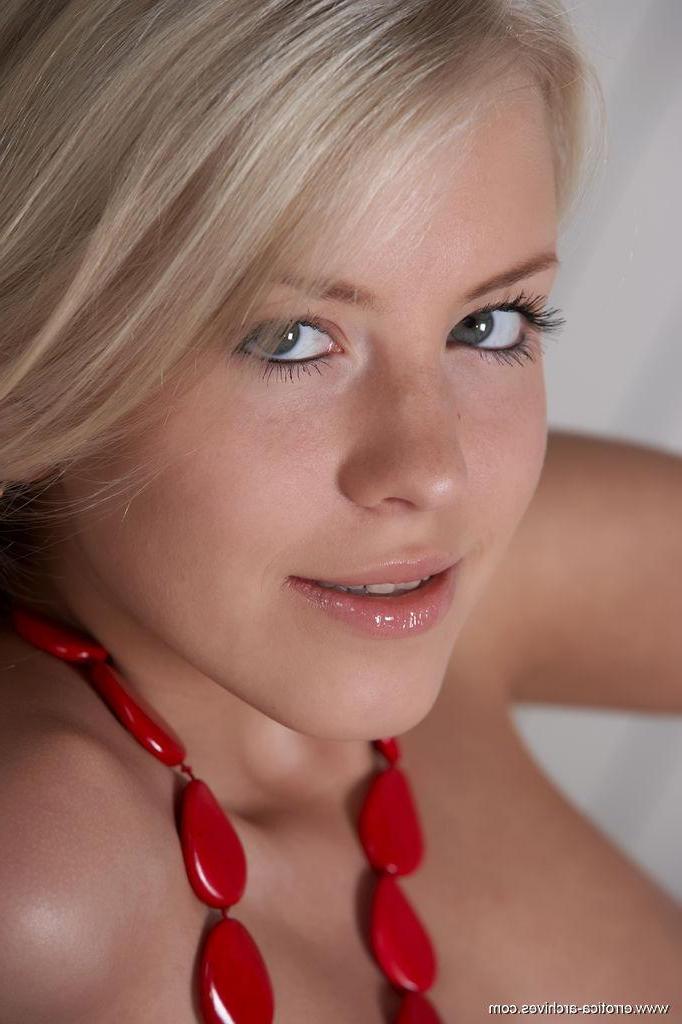16P Beautiful blonde girl Barbara D shows off her stunning nude body