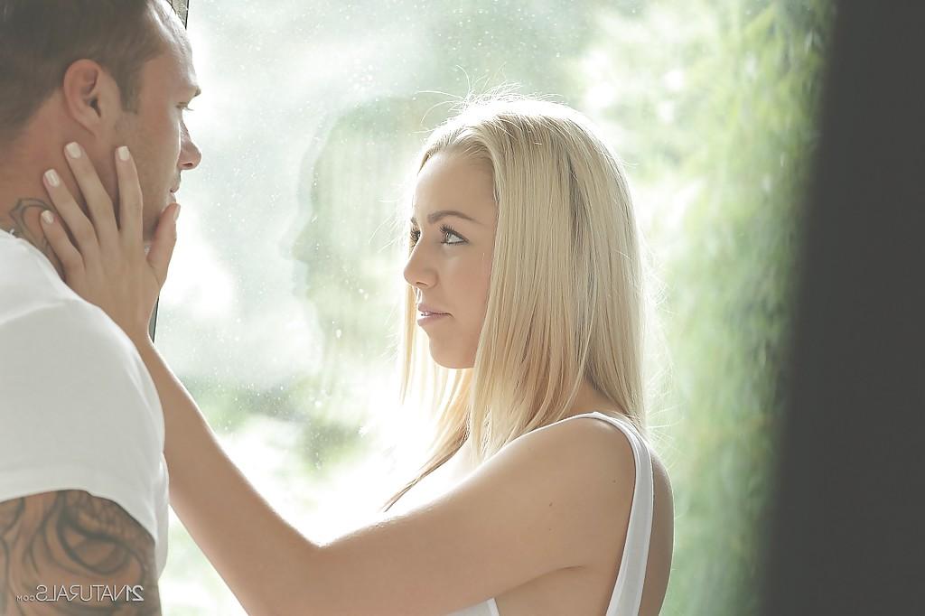 16P Blonde pornstar Chirsten dose blowjob and enjoys cumshot on her face