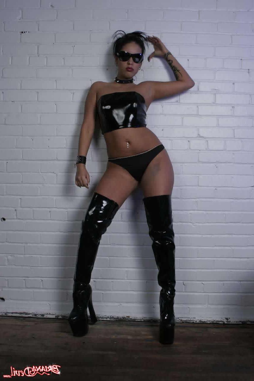 20P Pictures of Briana Devil teasing in leather