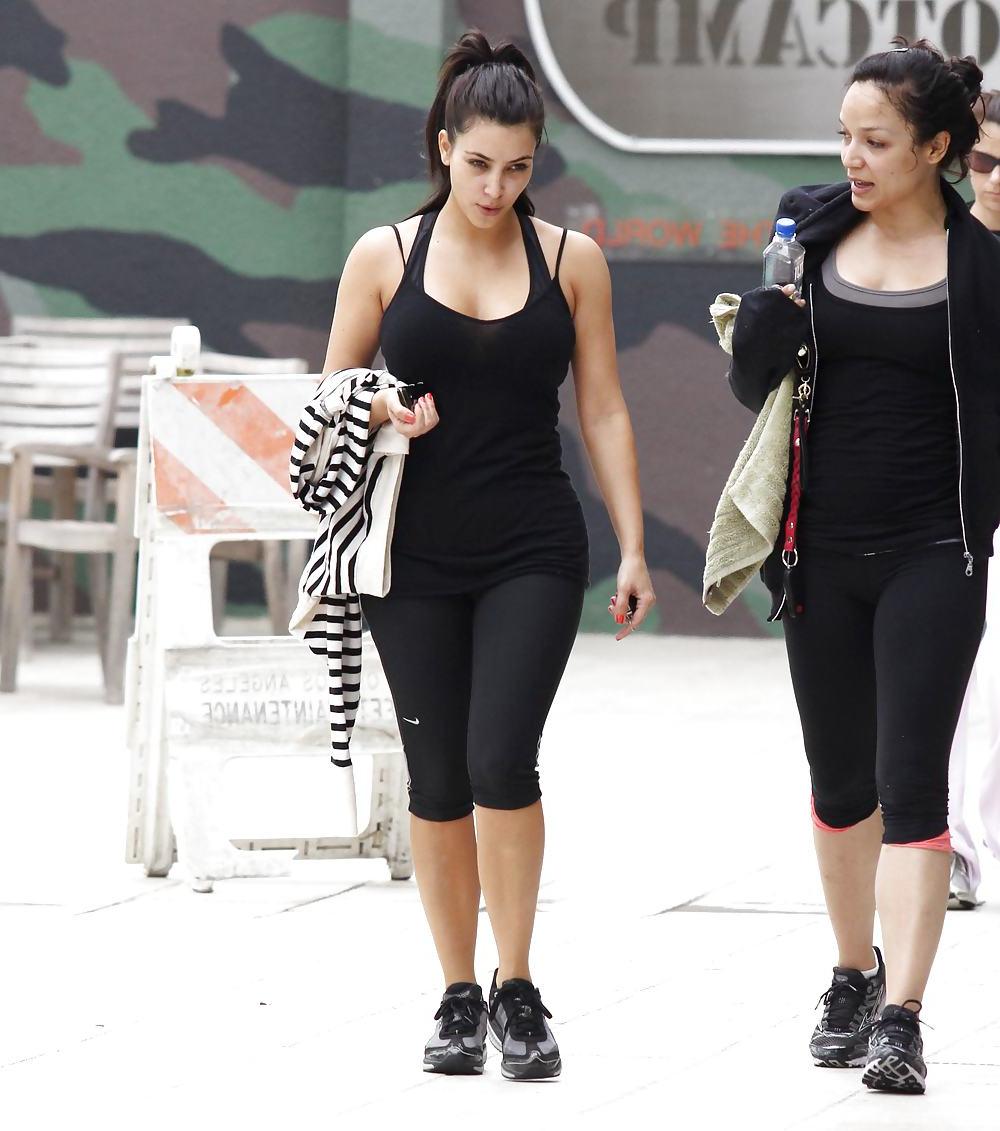 25P Kim Kardashian in leggings leaving a gym in Studio City