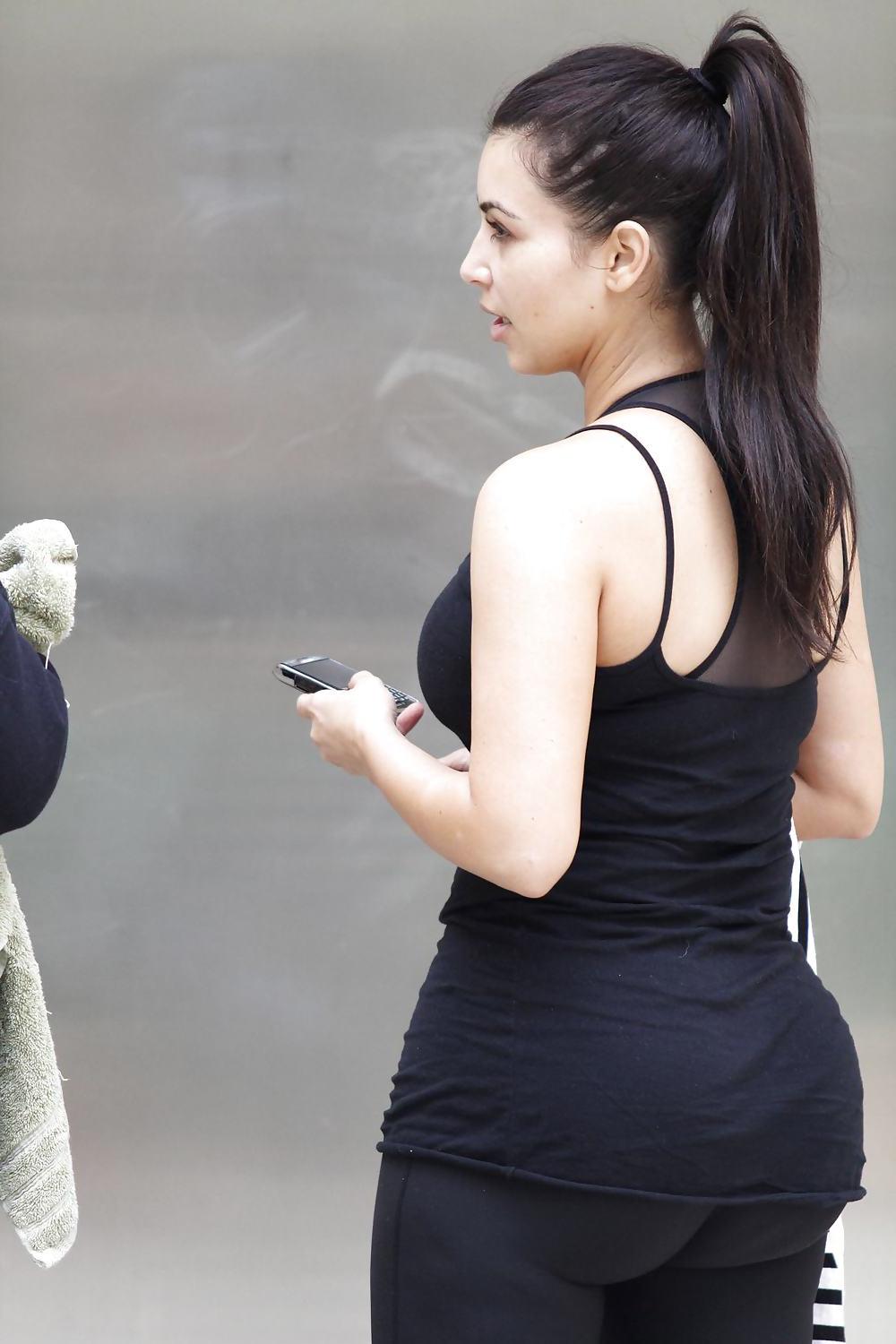 25P Kim Kardashian in leggings leaving a gym in Studio City