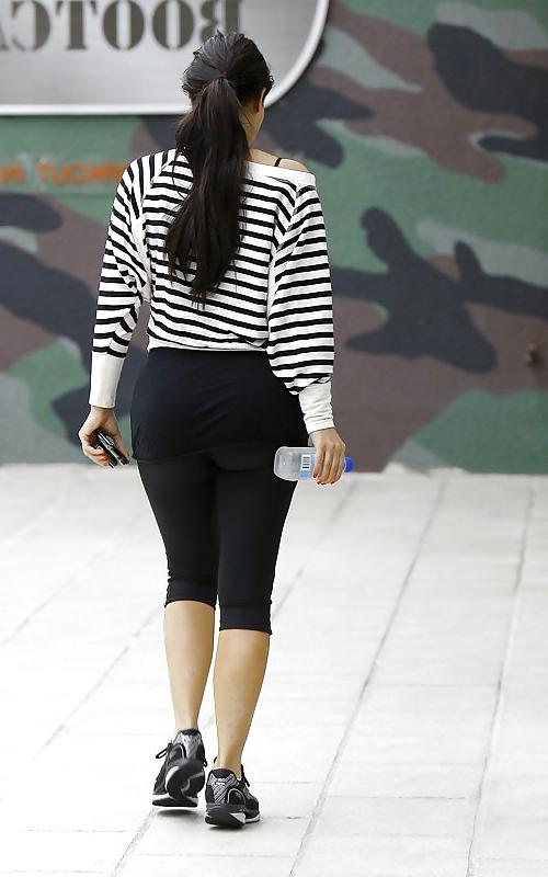25P Kim Kardashian in leggings leaving a gym in Studio City