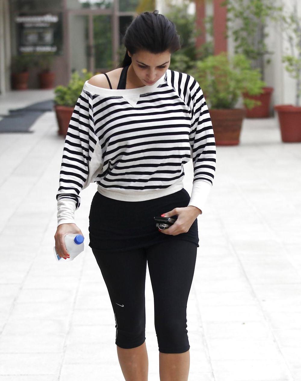 25P Kim Kardashian in leggings leaving a gym in Studio City