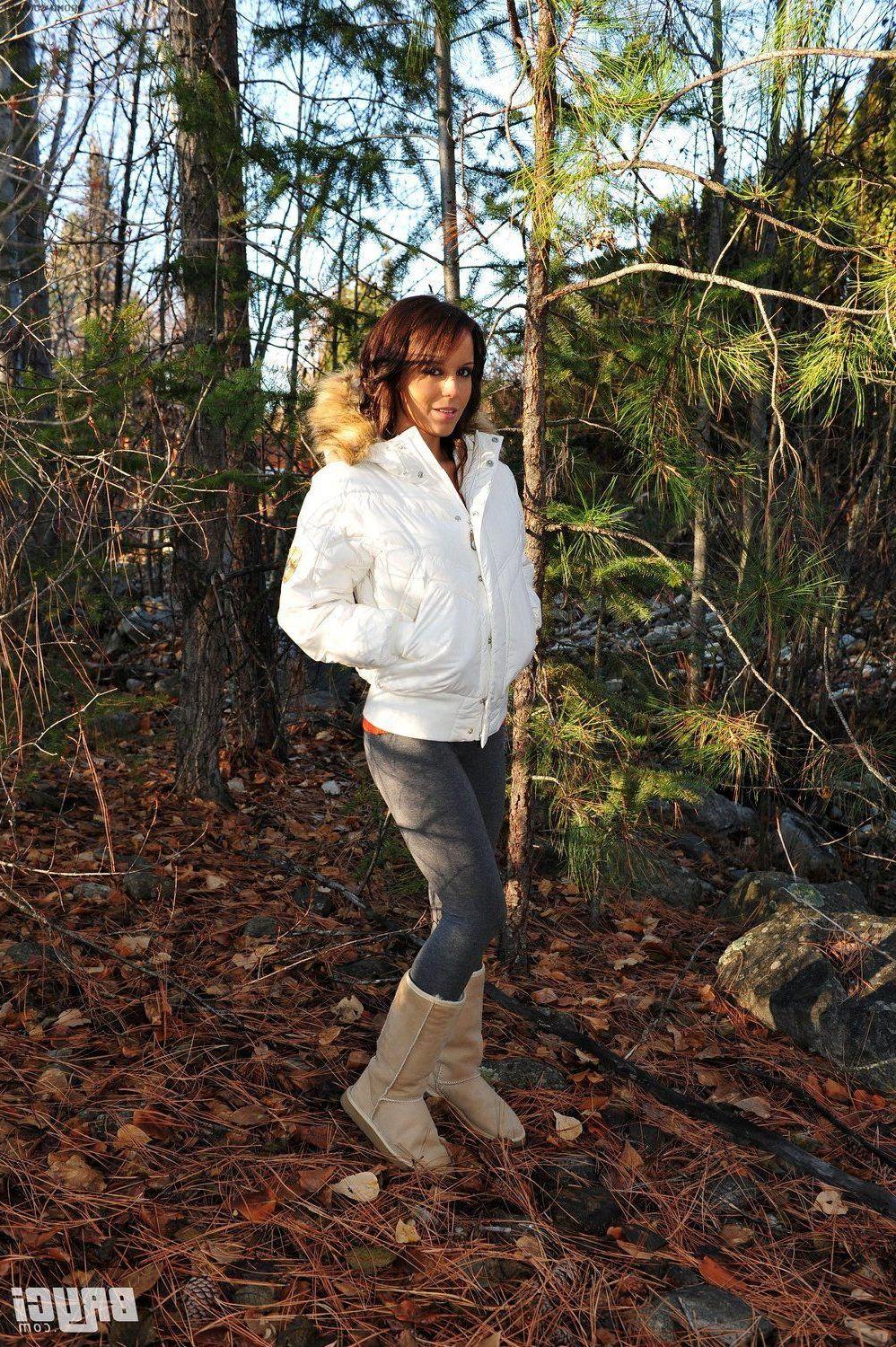 15P Pictures of Bryci flashing her tits outside in the woods