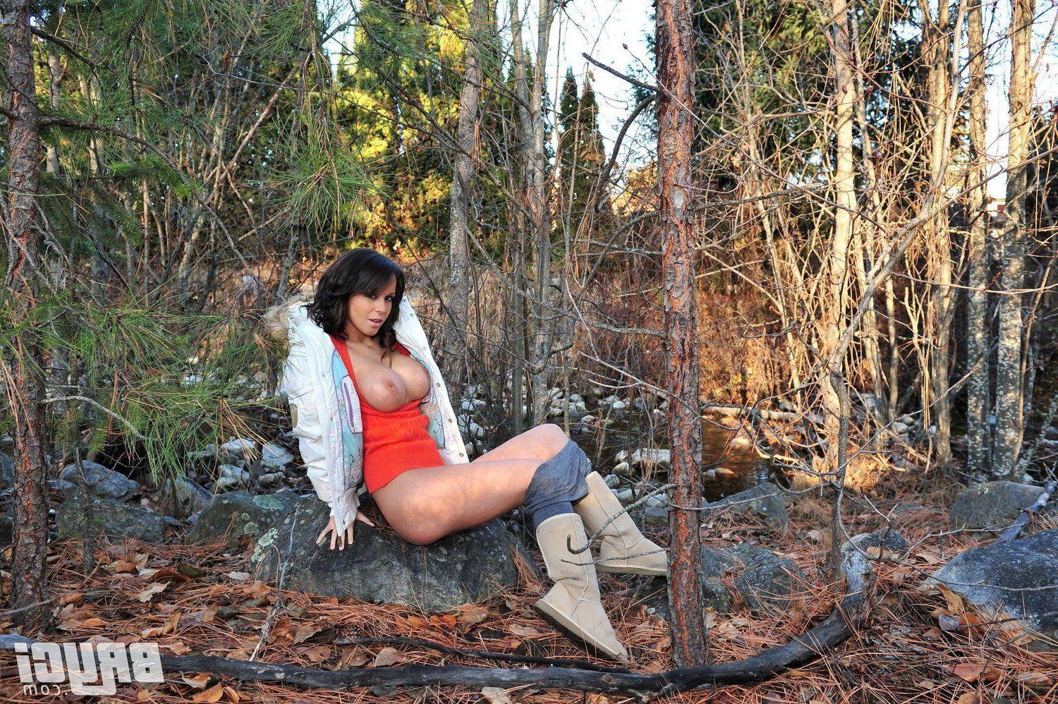 15P Pictures of Bryci flashing her tits outside in the woods