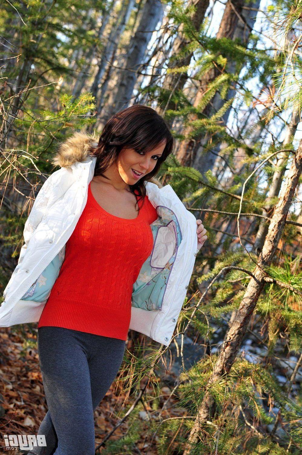 15P Pictures of Bryci flashing her tits outside in the woods