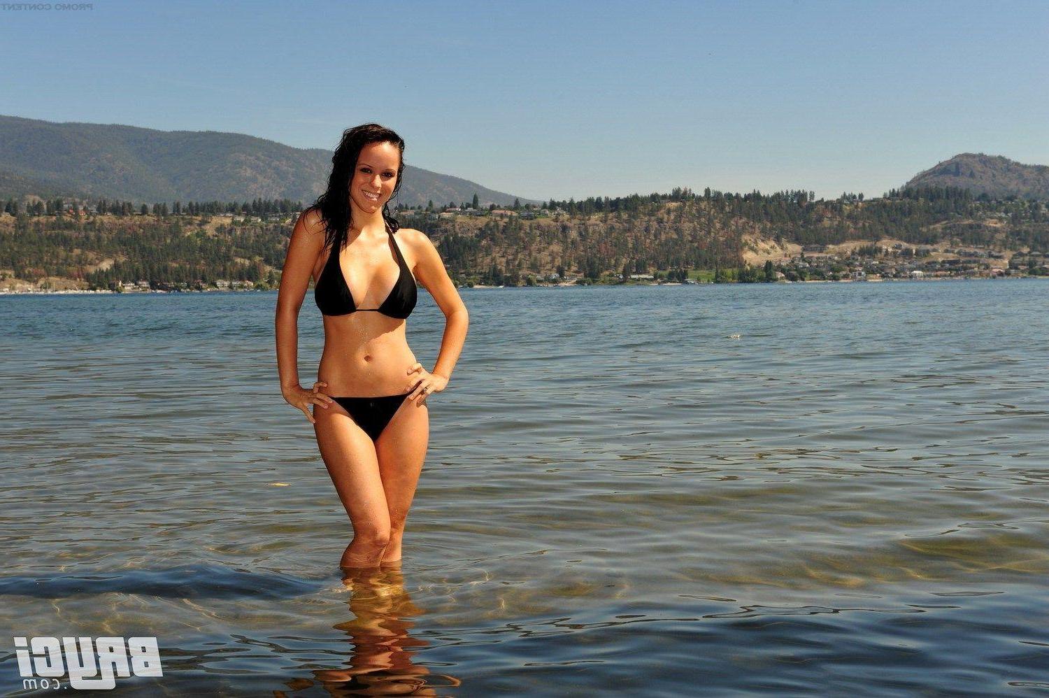 15P Pictures of Bryci flashing at a lake