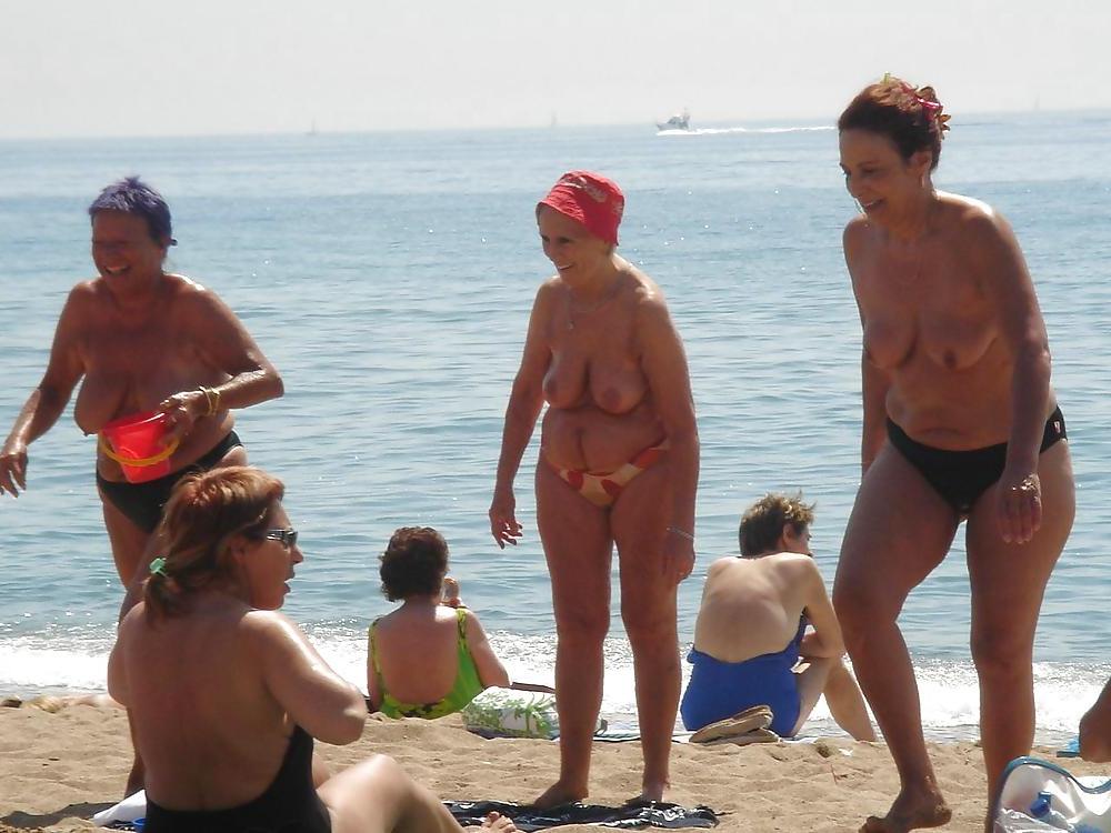20P Naked beach 144.