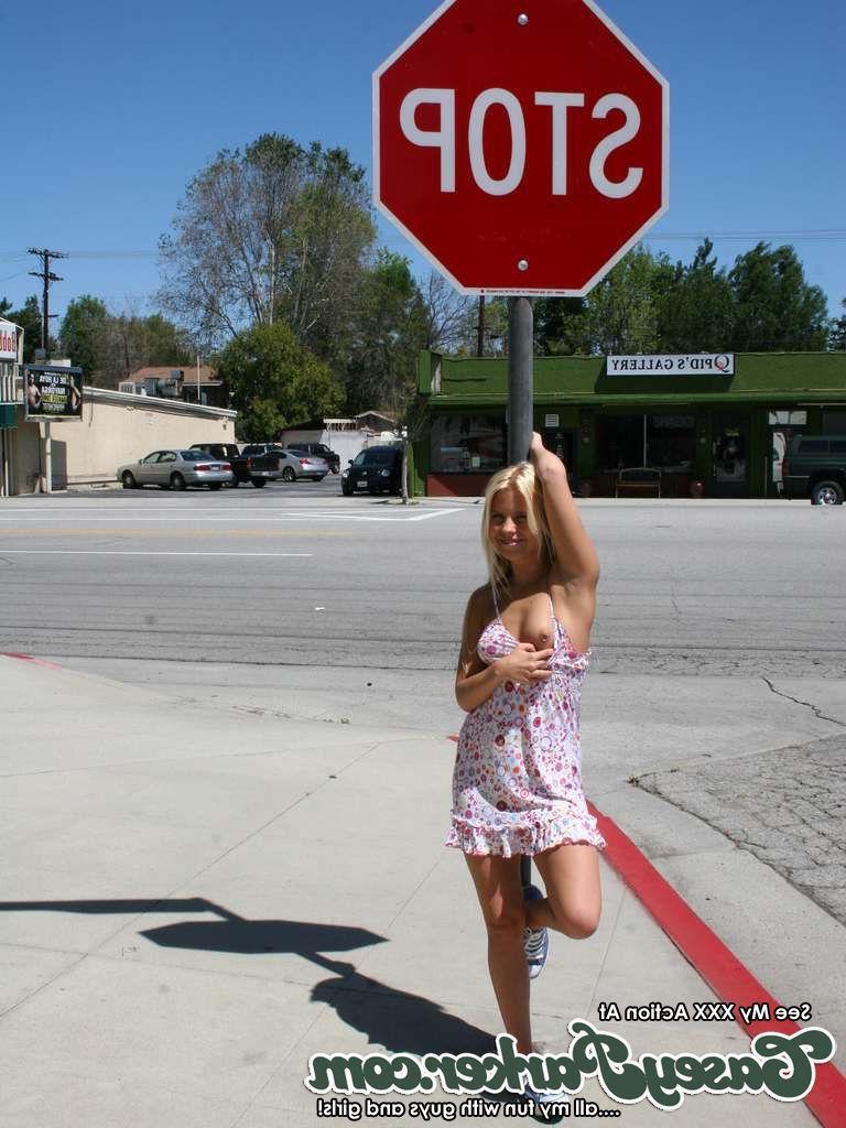 15P Pictures of Casey Parker flashing outside