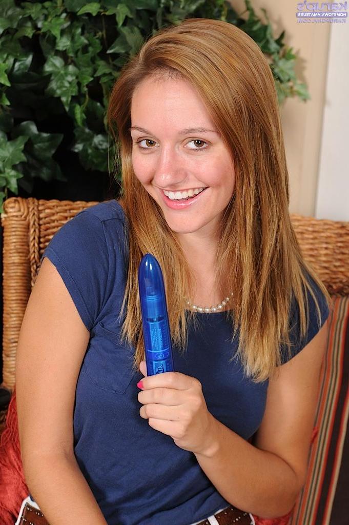 15P Super cute coed Chandler Fay masturbates with sex toy