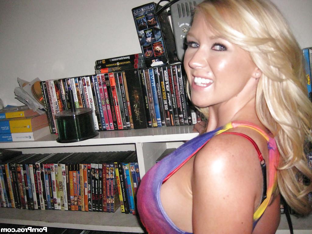 16P Coed girlfriend Dylan Riley with big tits shows her shaved pussy