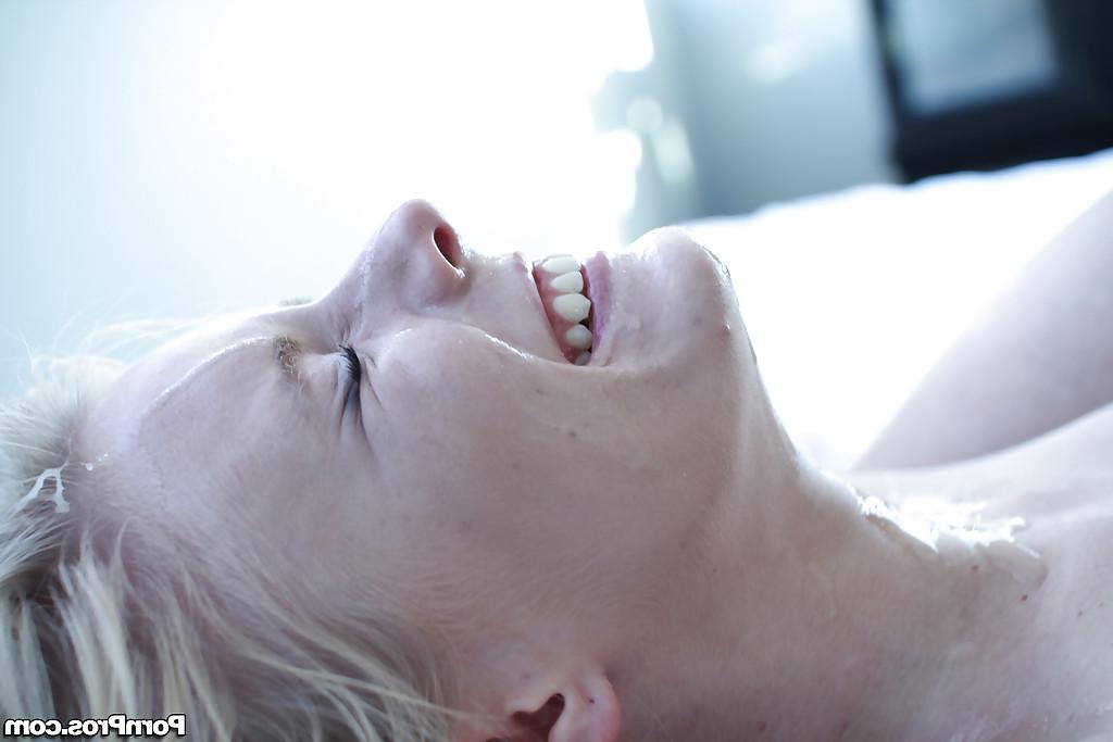 16P Milf blonde Elaina Raye is getting cum in her wide-opened mouth