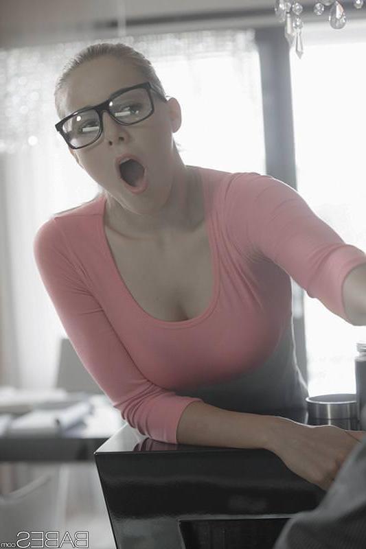 14P Hot coeds Christen Courtney and Ania Kinksi give a hot threesome