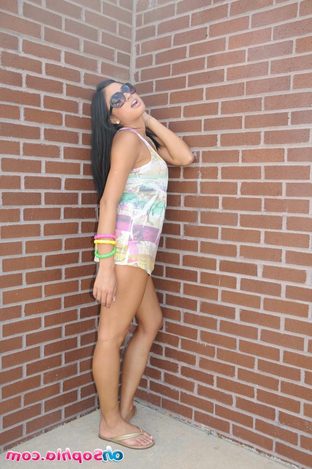 15P Pictures of teen babe Oh Sophia flashing her tits at you