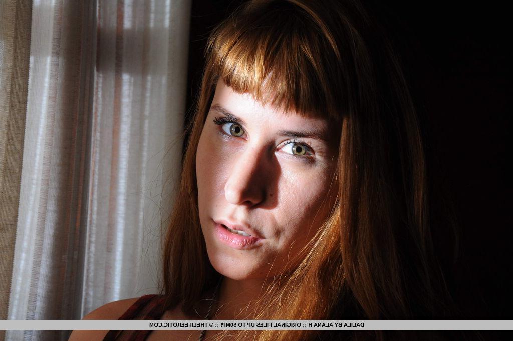16P Redhead beauty Dalila uses her crystal necklace to tease her wet pussy