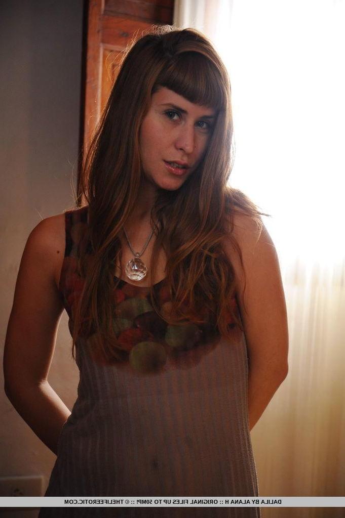 16P Redhead beauty Dalila uses her crystal necklace to tease her wet pussy