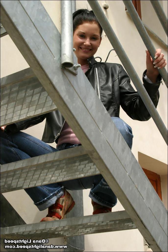 20P Pics of Dana Lightspeed flashing in her leather jacket