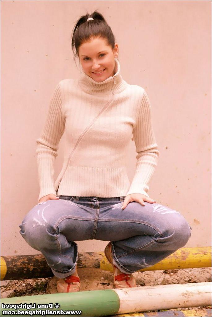 20P Pictures of Dana Lightspeed flashing her tits and pussy outside