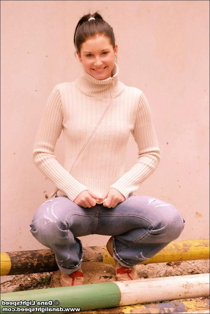 20P Pictures of Dana Lightspeed flashing her tits and pussy outside