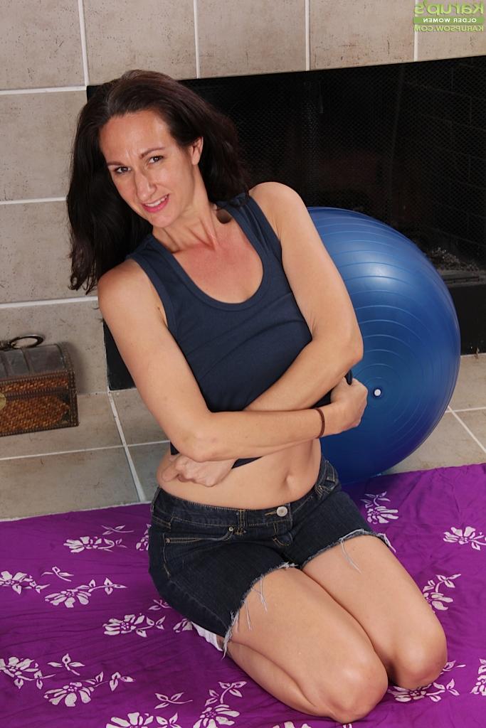 16P Romantic mature with big tits Genevieve Crest doing a hard workout