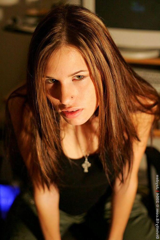 16P Jayden takes off her shirt